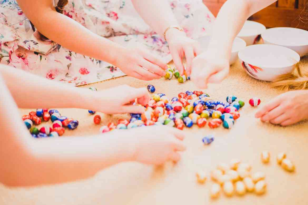 Bài mẫu IELTS Speaking part 2: Describe a time when you had to share something with others
