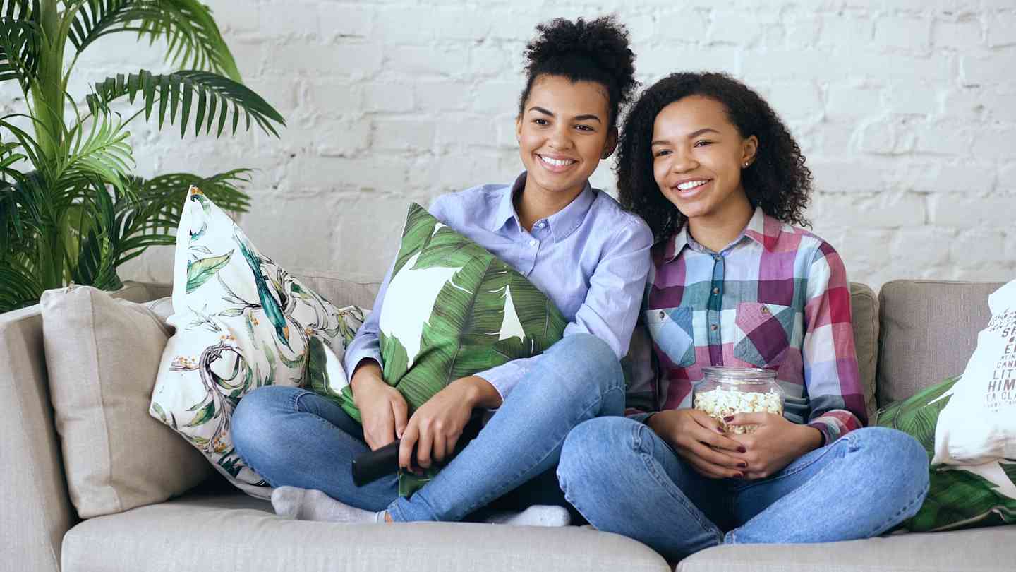 Bài mẫu IELTS Speaking part 2: Describe a person from a different cultural background with whom you enjoy spending time