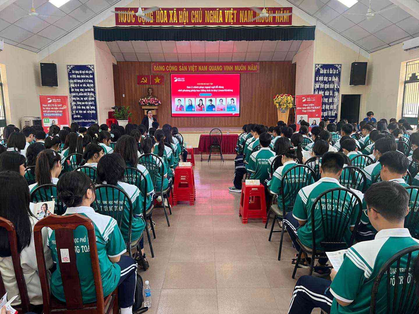 Phương pháp Linearthinking”thổi bùng” không khí học tập cùng các bạn học sinh THPT Võ Trường Toản