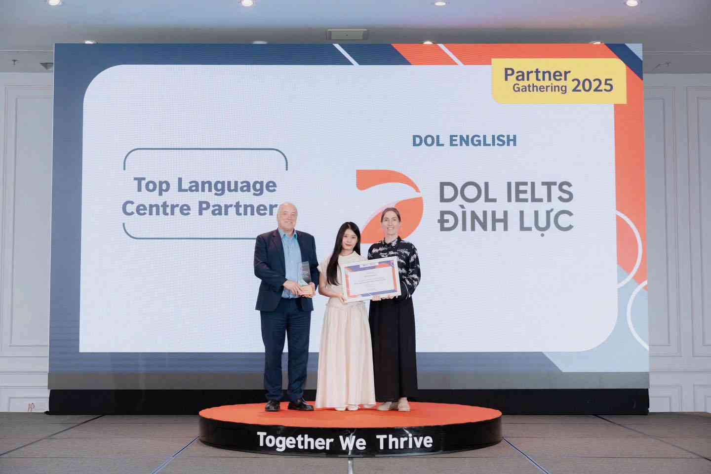 DOL English được vinh danh Top Đối Tác Xuất Sắc Nhất 2025 của British Council