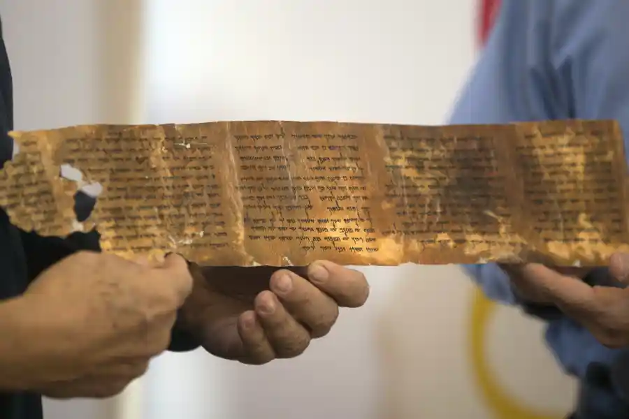 The Dead Sea scrolls - IELTS Reading with Practice Test, Answers And Explanation