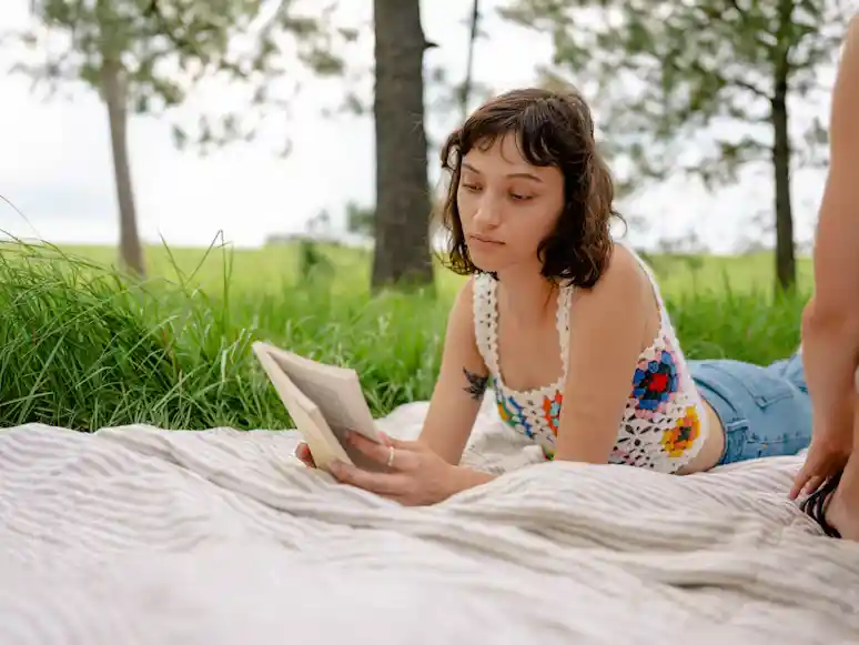 IELTS Speaking part 1 - Topic Reading: Bài mẫu và từ vựng