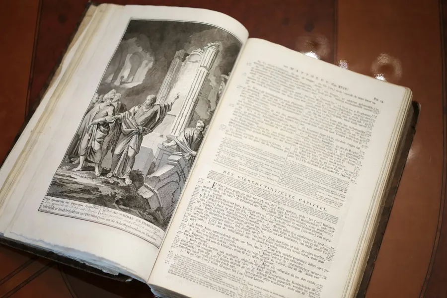 Humboldt's books - IELTS Listening with Practice test, Audio, Transcript, And Explanation