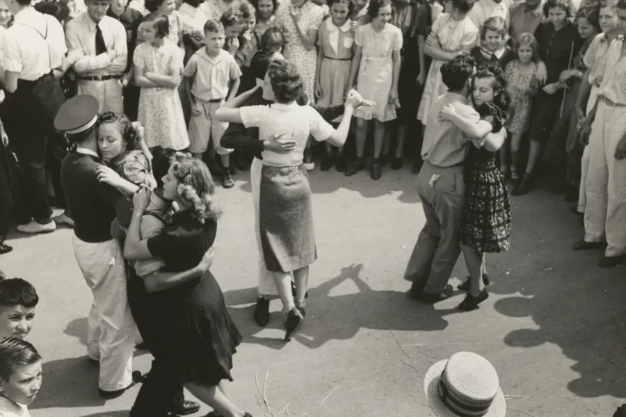 The history of modern American dance - IELTS Reading with Practice Test, Answers And Explanation