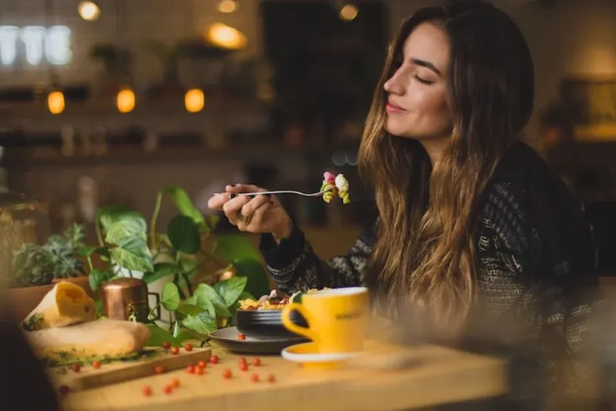 How Music Affects Dining Behavior